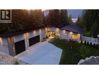 5147 Sunset Drive. Eagle Bay, British Columbia