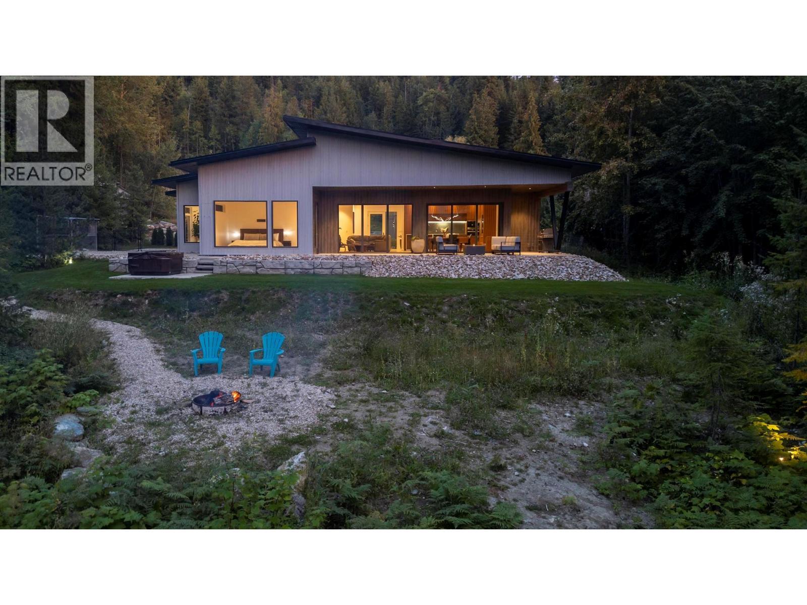 5147 Sunset Drive. Eagle Bay, British Columbia