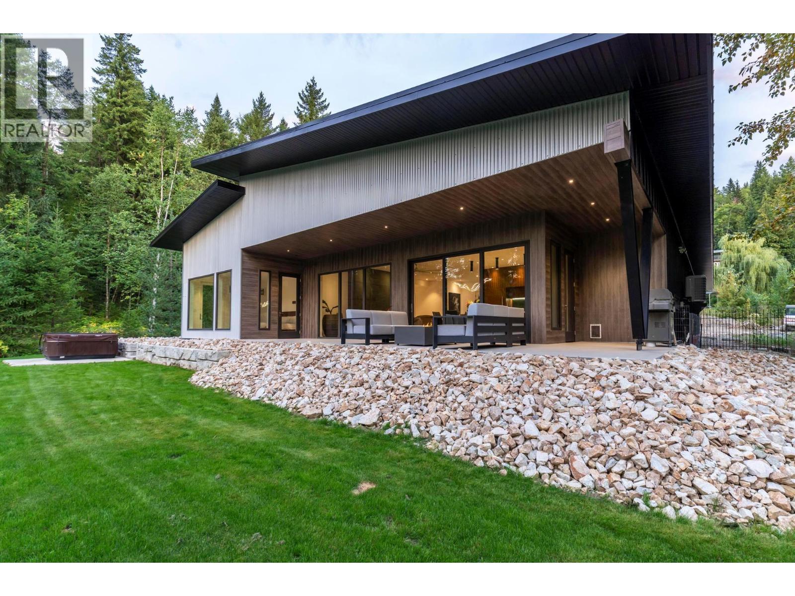 5147 Sunset Drive. Eagle Bay, British Columbia