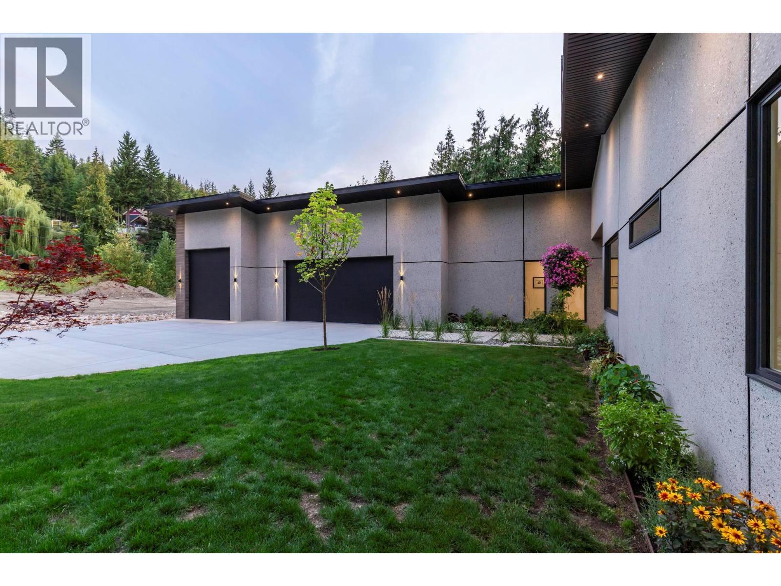 5147 Sunset Drive. Eagle Bay, British Columbia