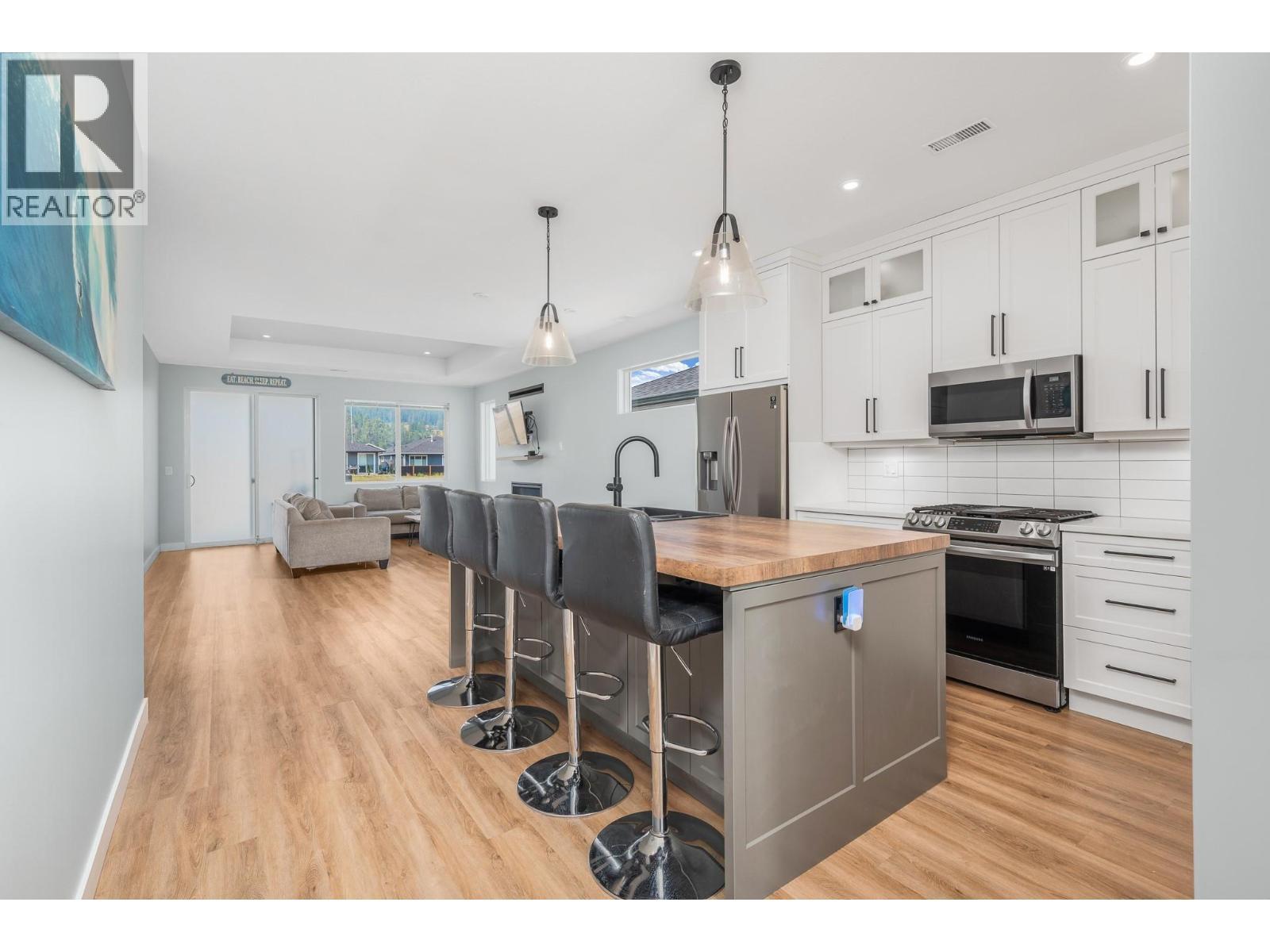 528 Loon Avenue. Vernon, British Columbia