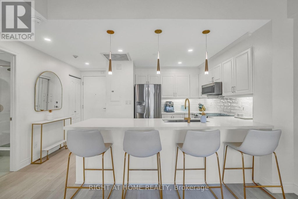 205 - 4198 Dundas Street W, Toronto (edenbridge-Humber Valley)