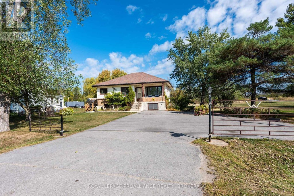 4835 County Road 2, Loyalist (lennox And Addington - South)