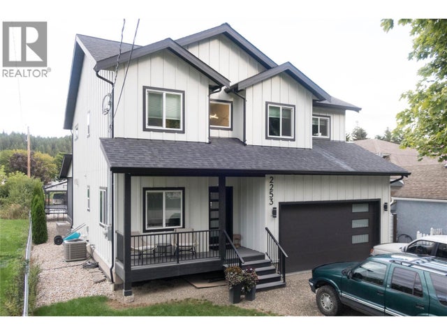 2253 Shuswap Avenue, Lumby