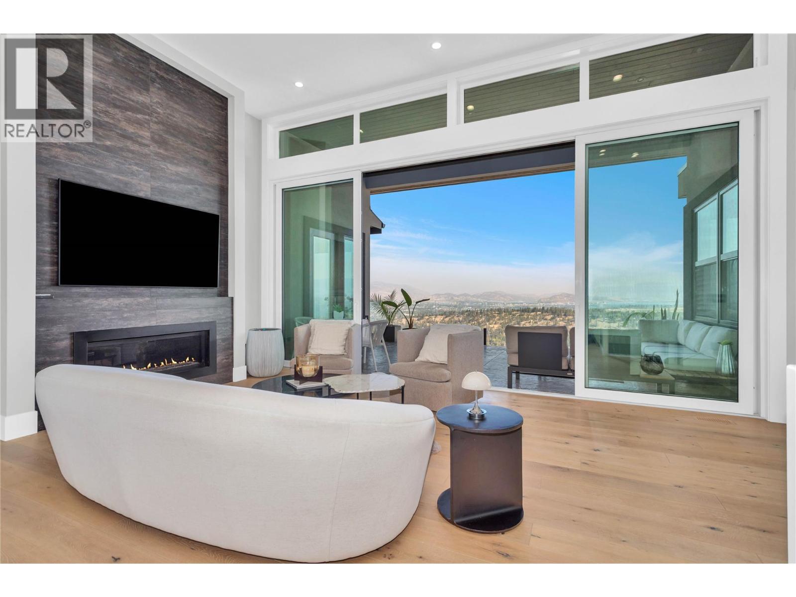 1050 Ledgeview Court. Kelowna, British Columbia