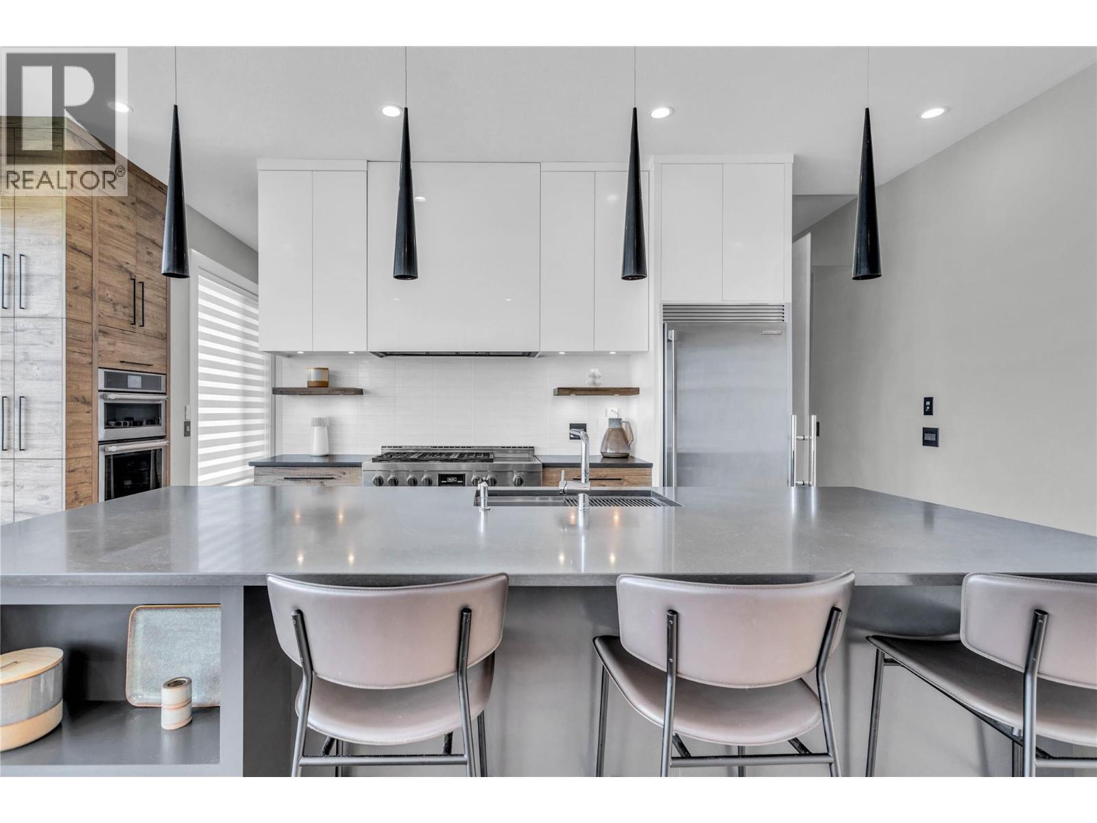 1050 Ledgeview Court. Kelowna, British Columbia