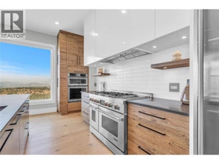 1050 Ledgeview Court. Kelowna, British Columbia