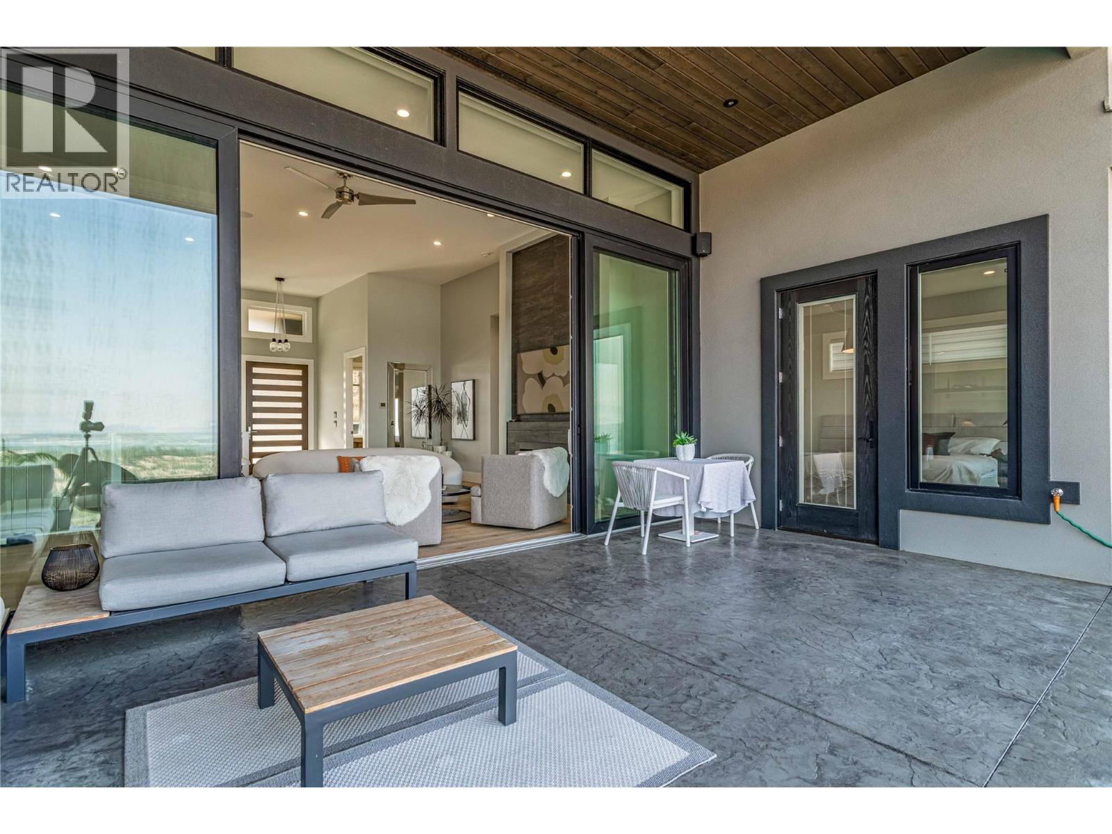 1050 Ledgeview Court. Kelowna, British Columbia