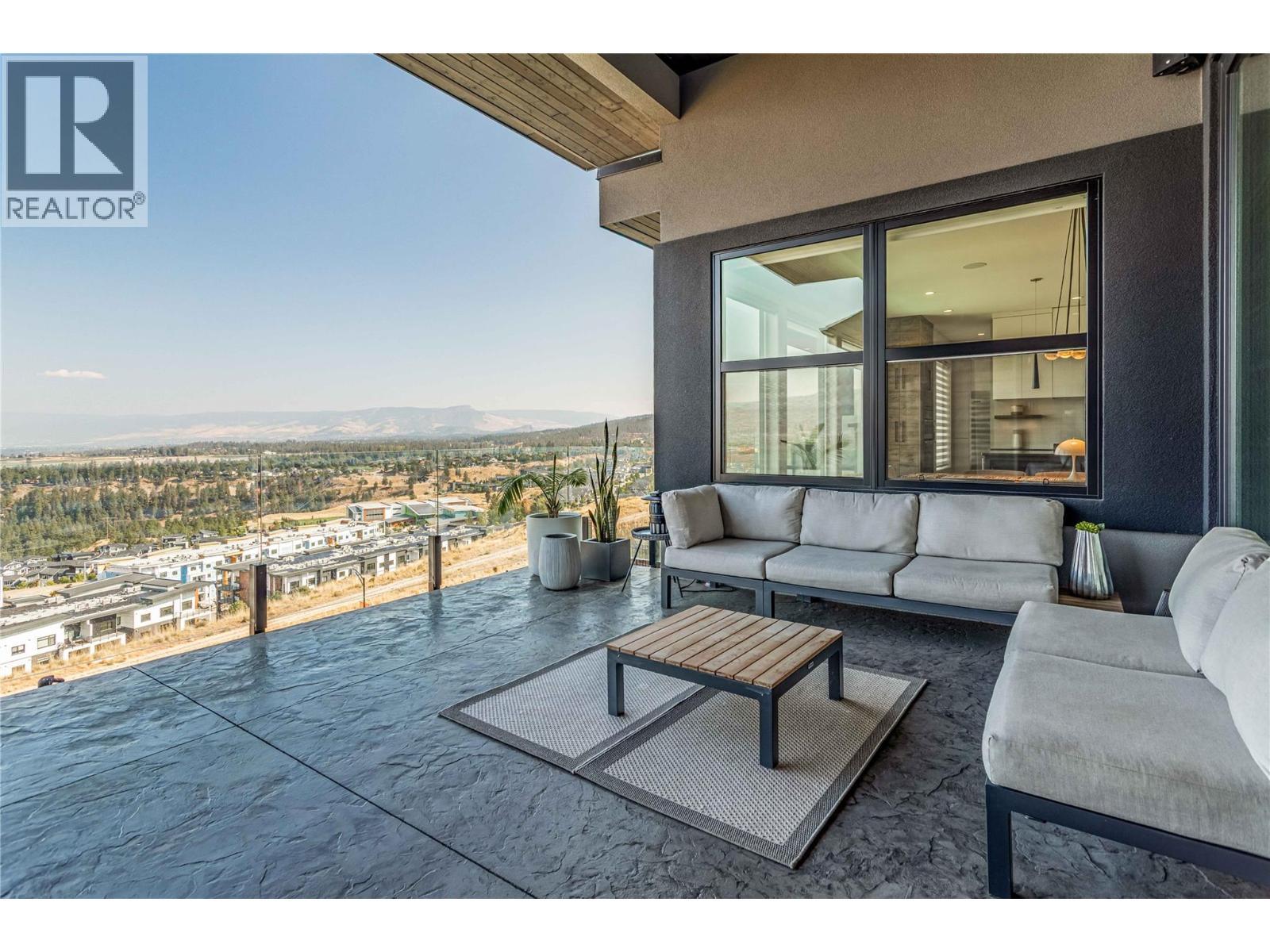 1050 Ledgeview Court. Kelowna, British Columbia