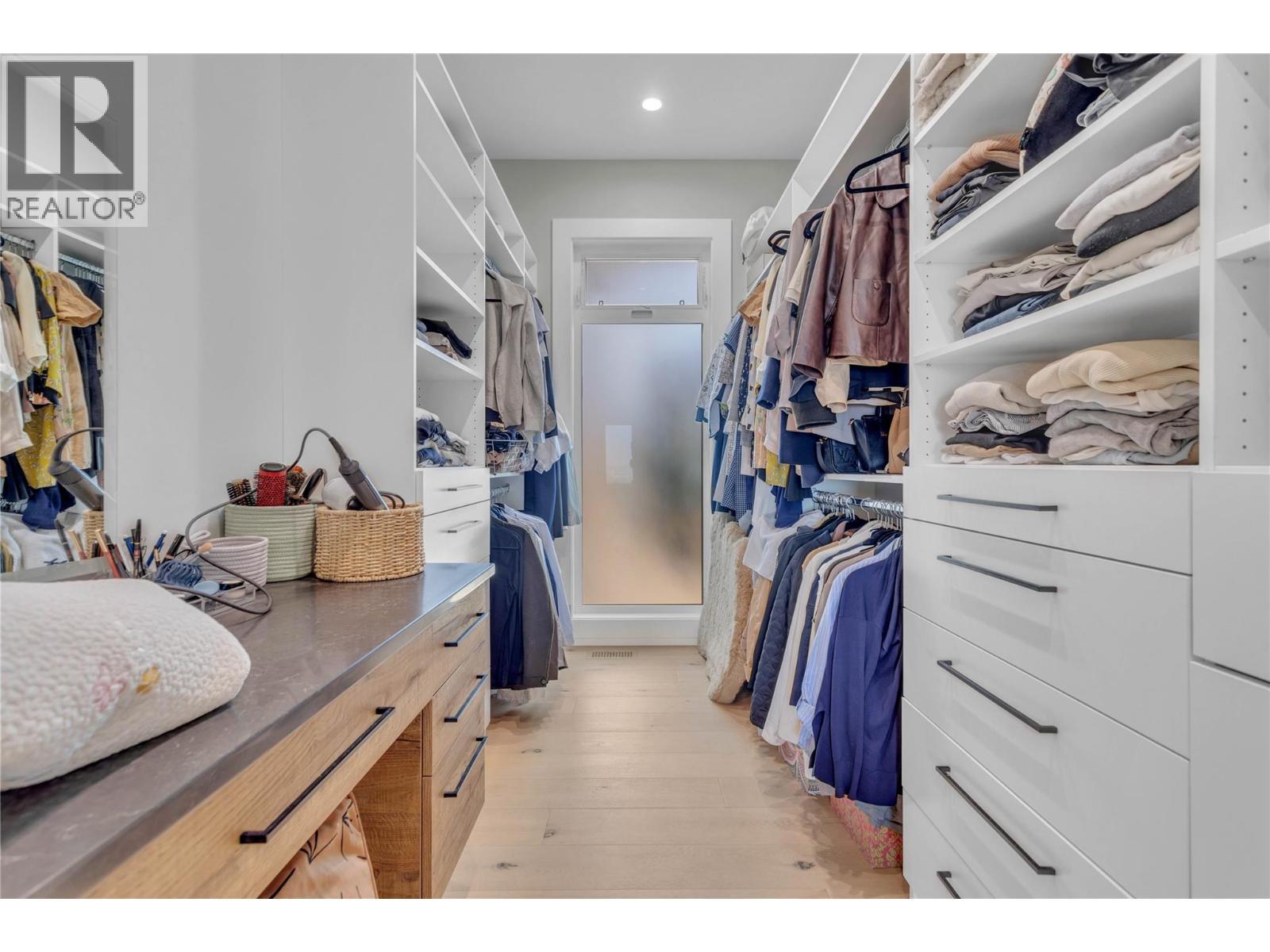 1050 Ledgeview Court. Kelowna, British Columbia