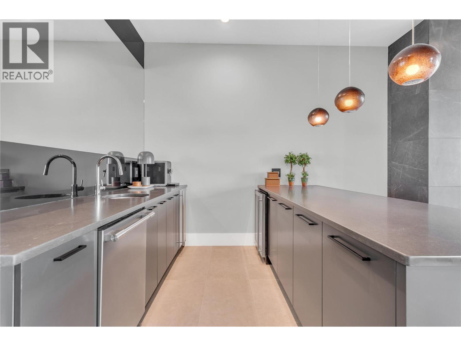 1050 Ledgeview Court. Kelowna, British Columbia