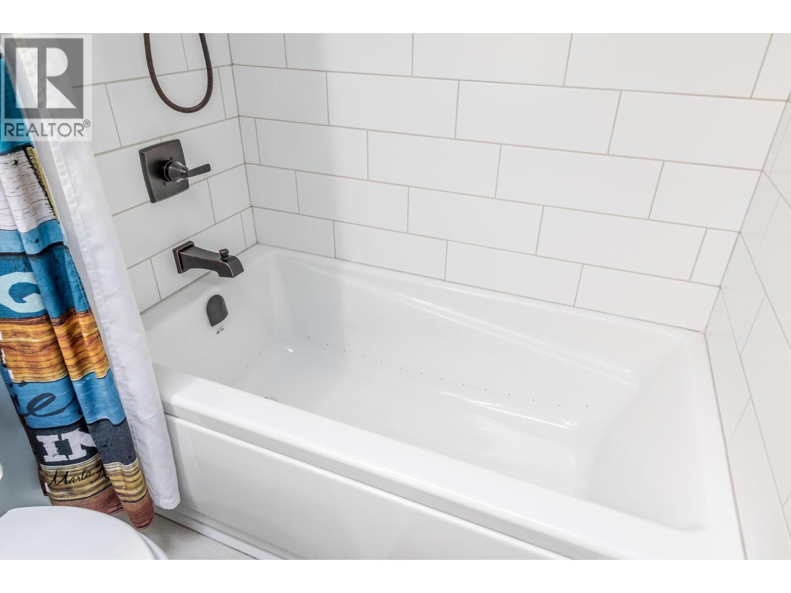 6318 Faircrest Street. Summerland, British Columbia