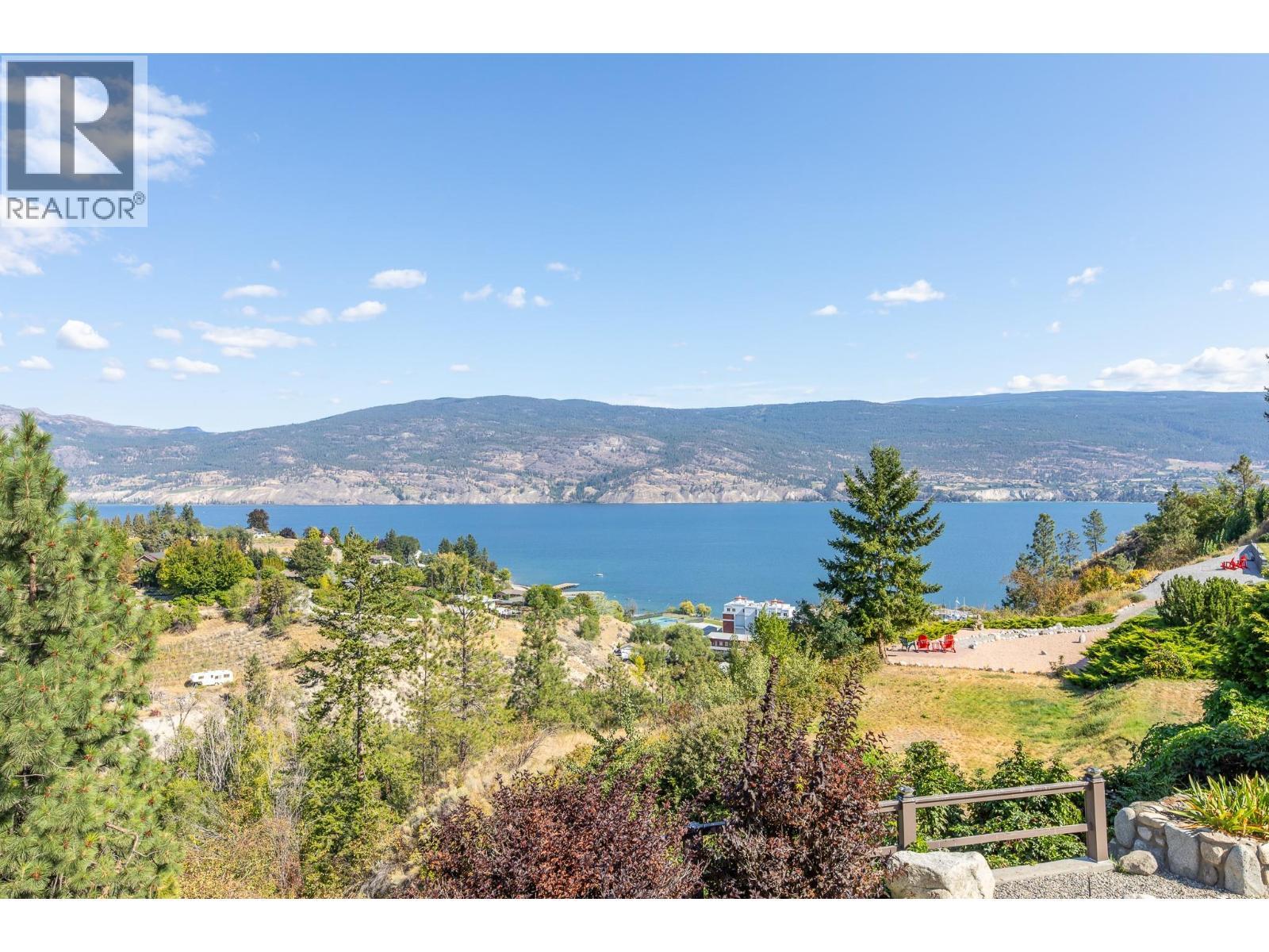 6318 Faircrest Street. Summerland, British Columbia