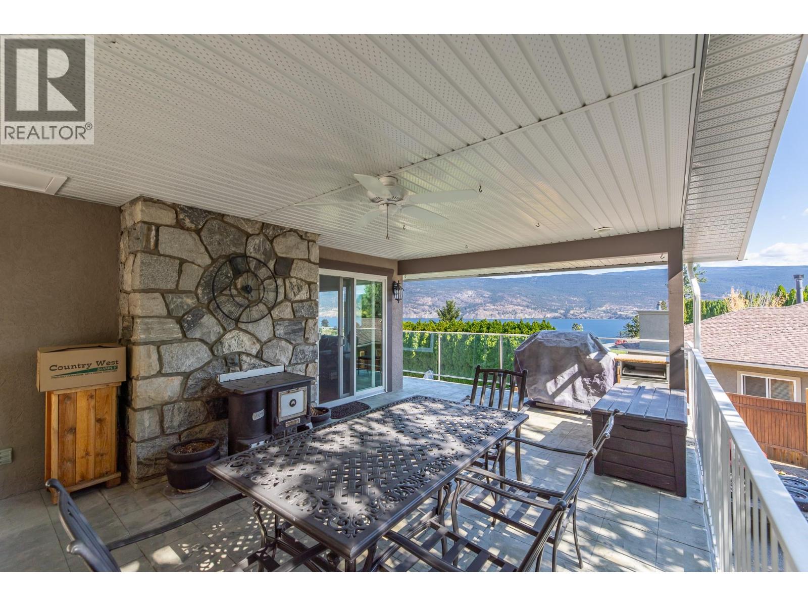 6318 Faircrest Street. Summerland, British Columbia