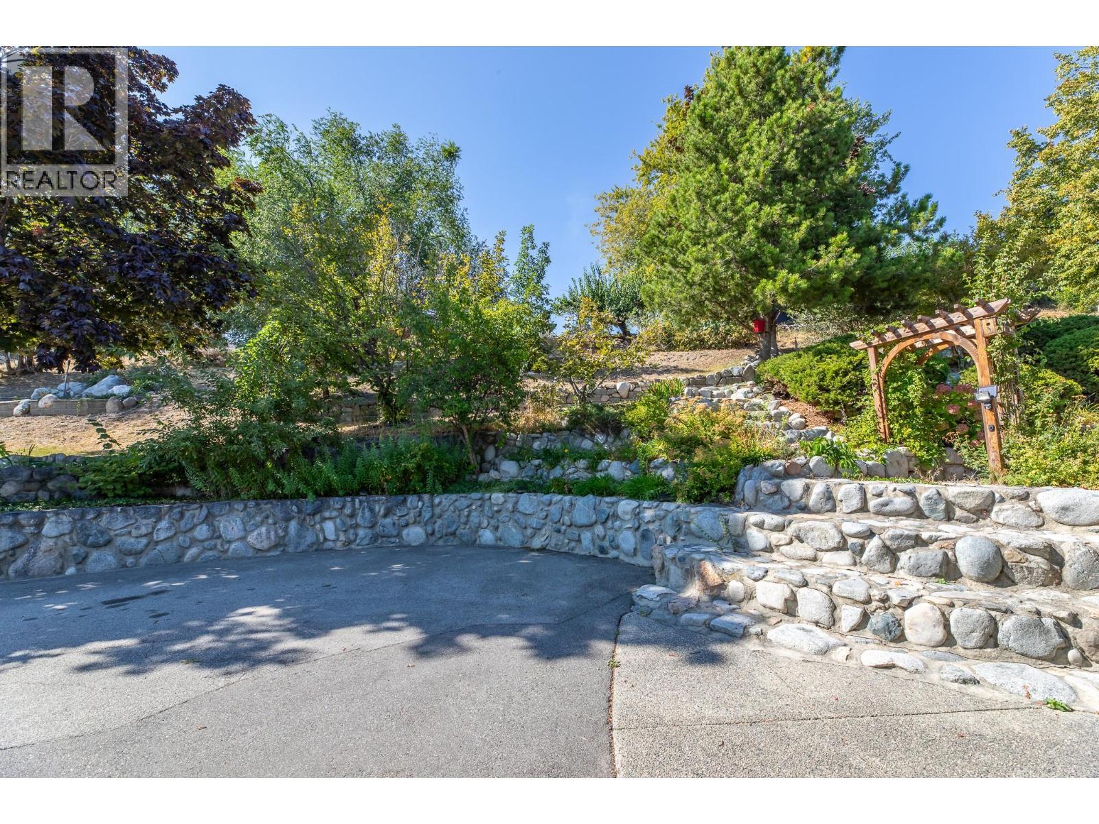 6318 Faircrest Street. Summerland, British Columbia