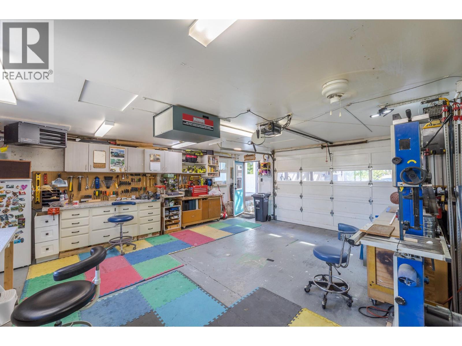 6318 Faircrest Street. Summerland, British Columbia