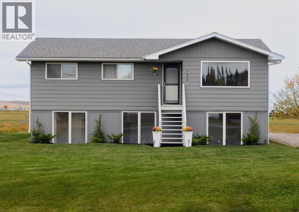 122 S 3 Street W, Magrath