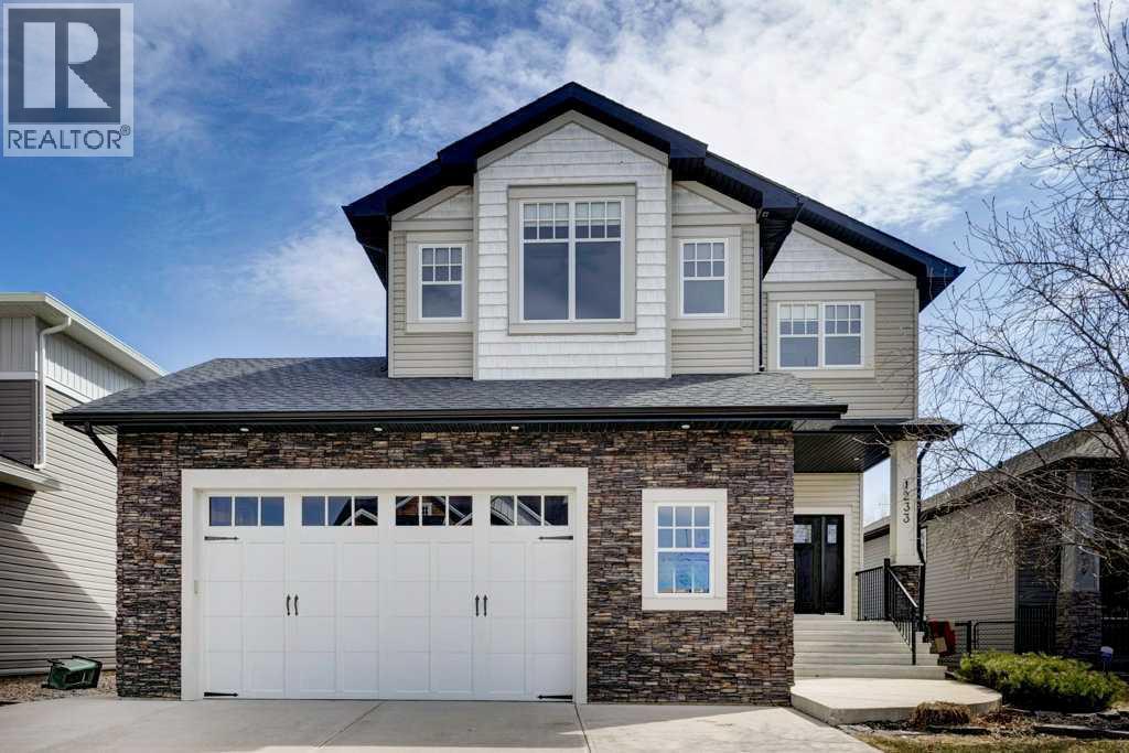 1233 Hillcrest Manor Estate, Strathmore