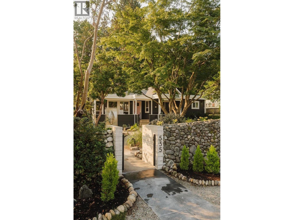 535 Gower Point Road, Gibsons