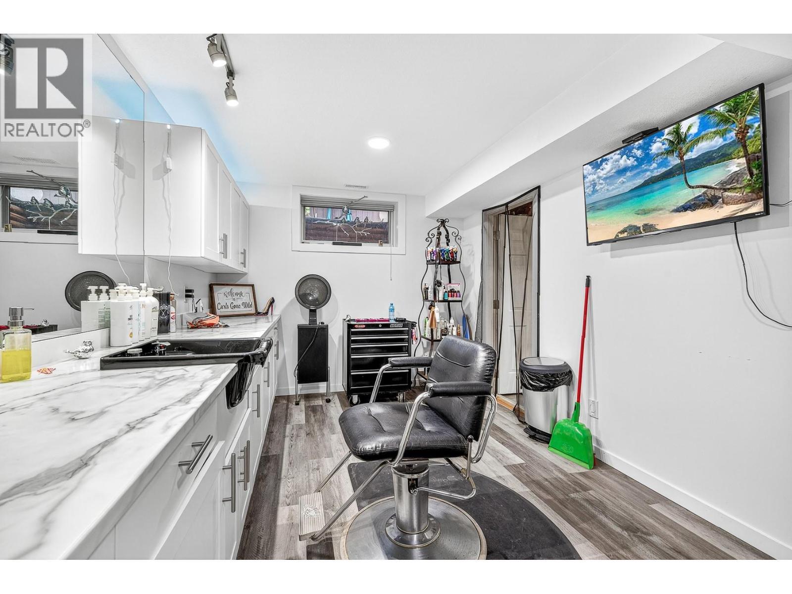 4221 Wellington Drive. Vernon, British Columbia