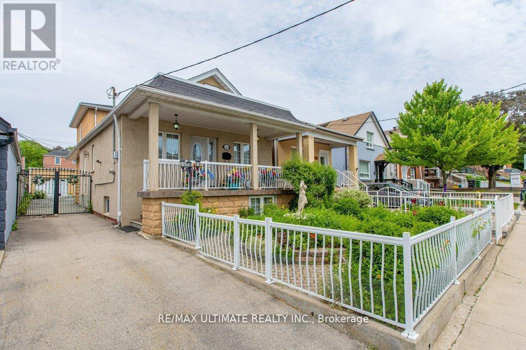 110 Aileen Avenue, Toronto (keelesdale-Eglinton West)