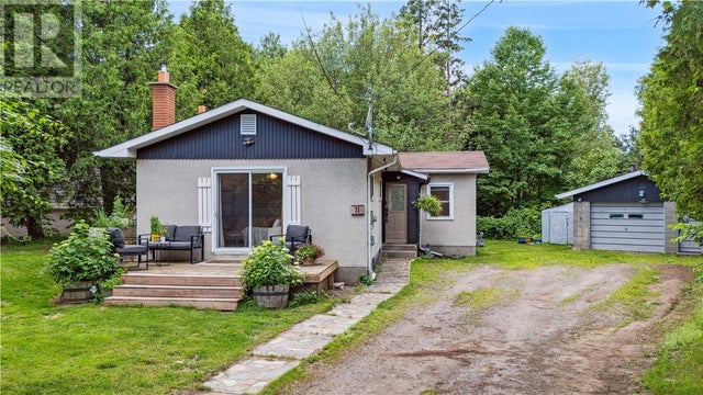 11 Michael Avenue, Lively