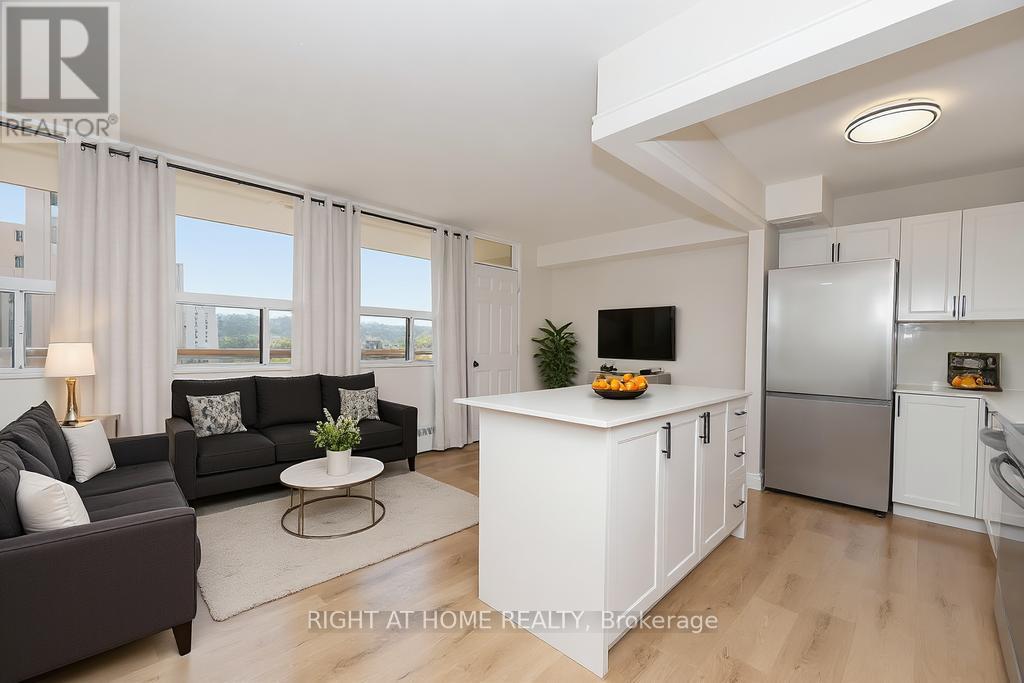 605 - 15 Nicklaus Drive, Hamilton (vincent)