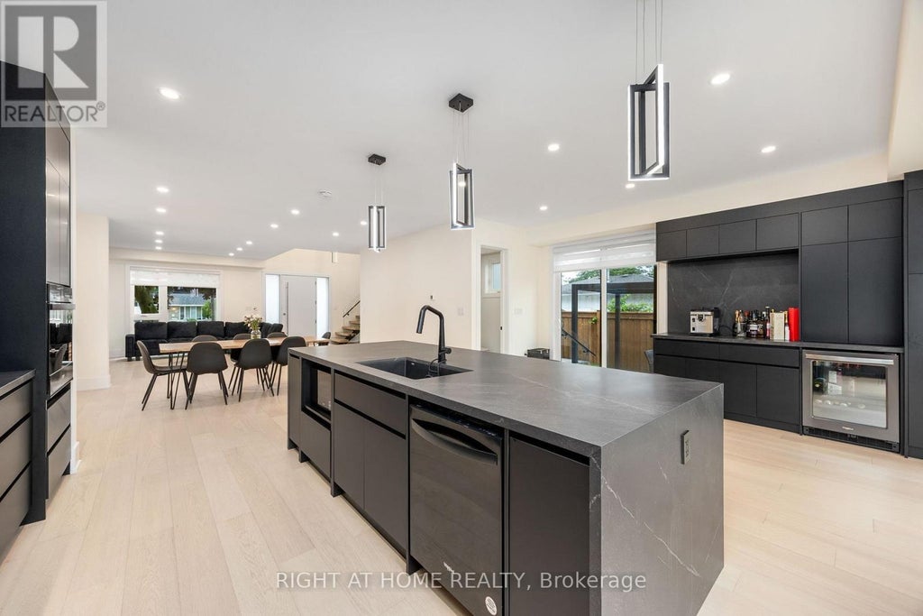 584 Walkers Line, Burlington (roseland)