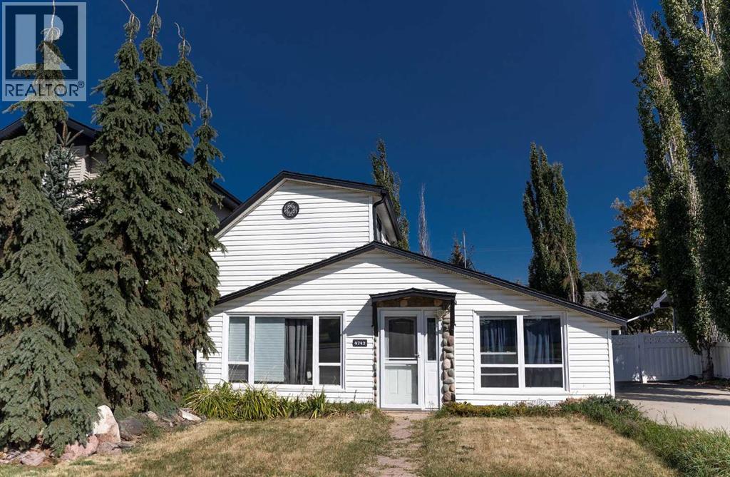 4742 48 Avenue, Lacombe