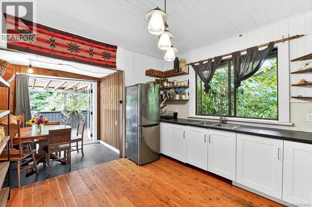 6045 River Road, Port Alberni