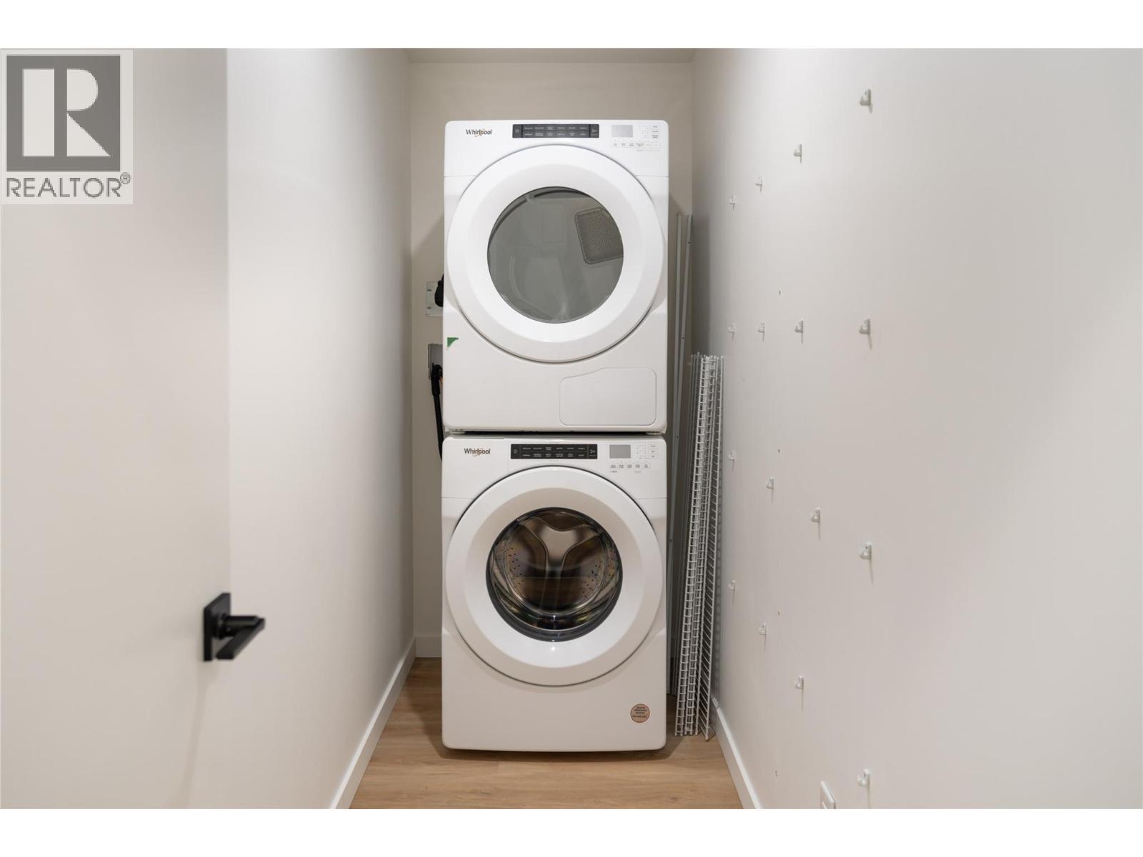 604 Cawston Avenue Unit# 415. Kelowna, British Columbia