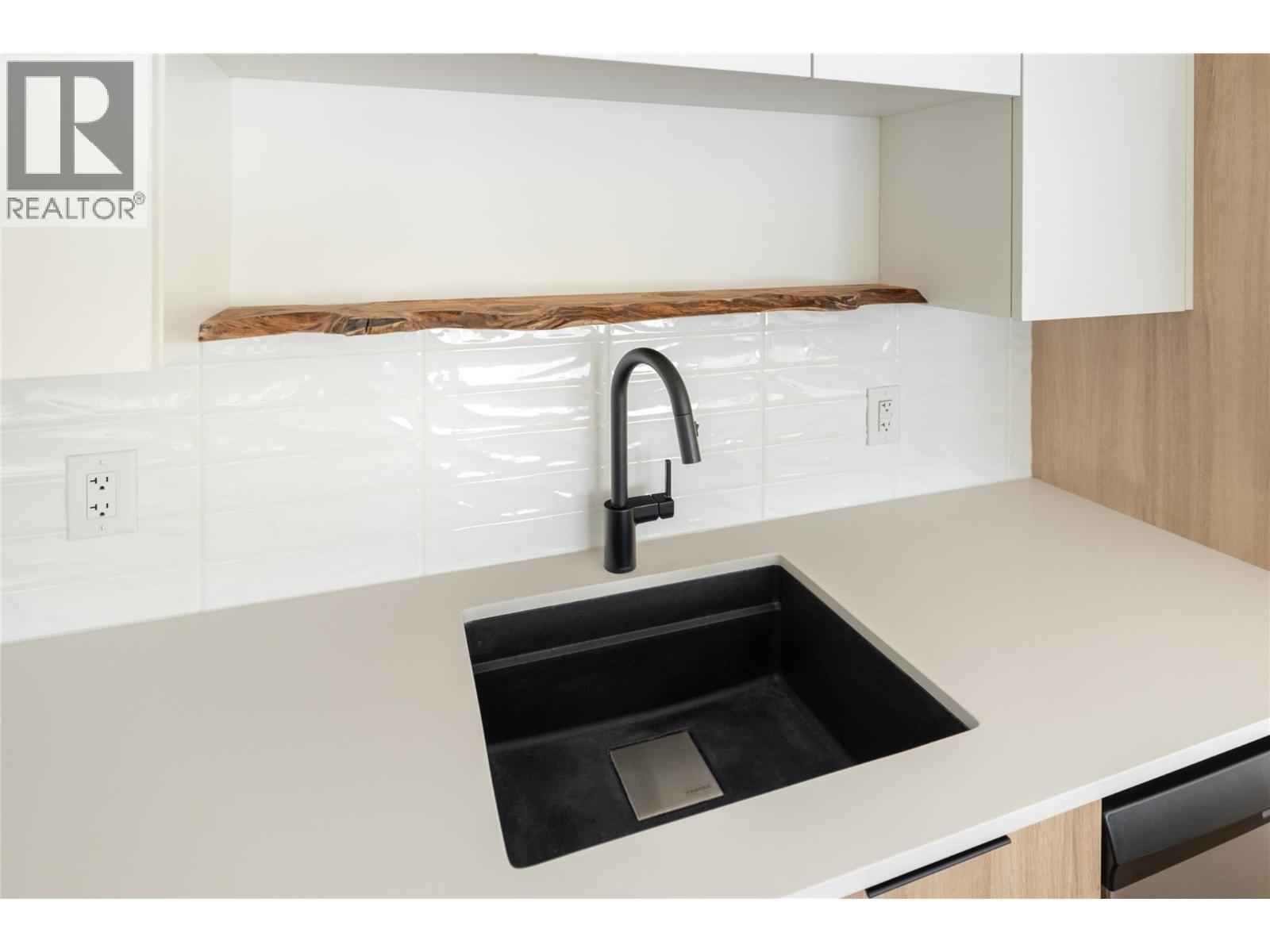 604 Cawston Avenue Unit# 415. Kelowna, British Columbia