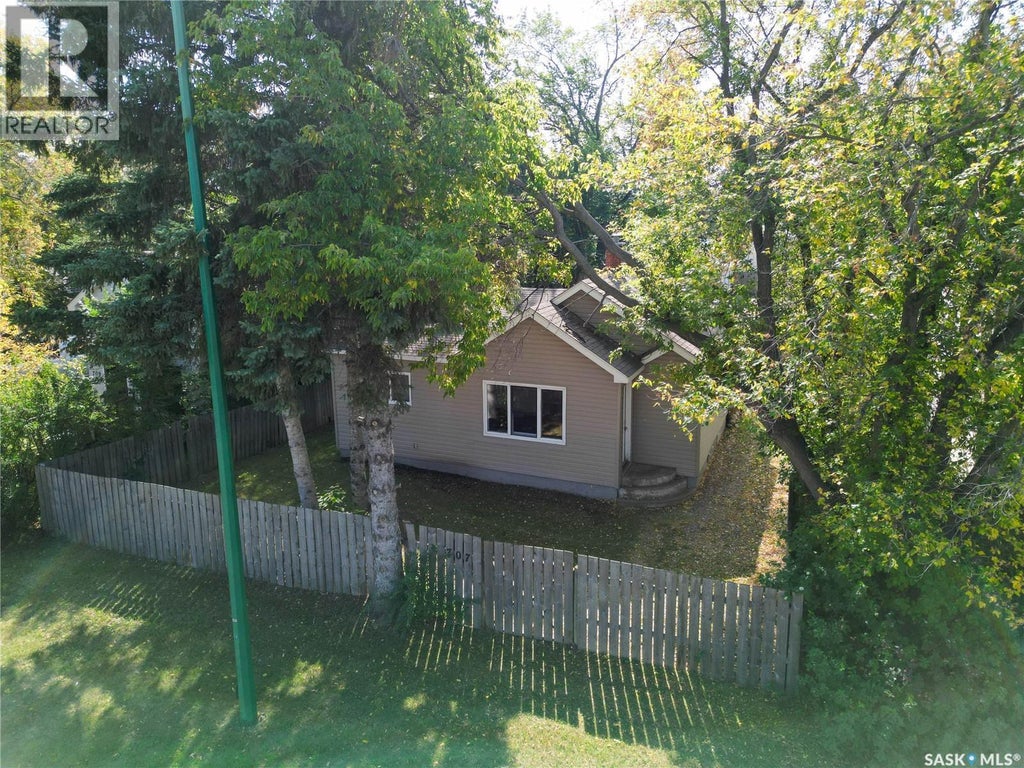 707 5th Street E, Prince Albert