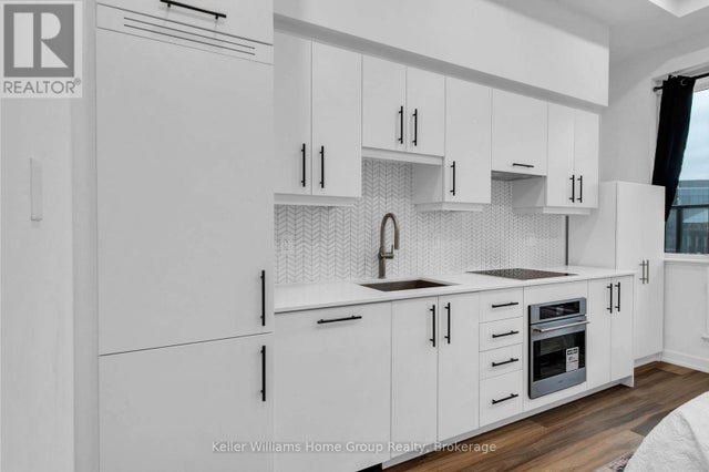 208 - 5 Wellington Street S, Kitchener