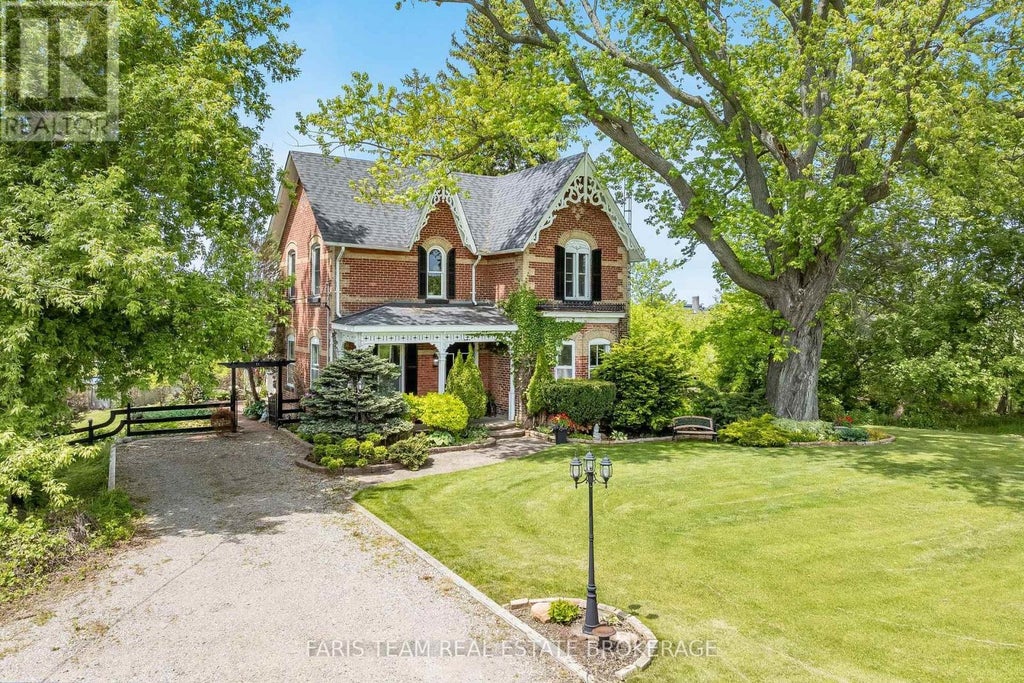 5716 County Road 56, Essa