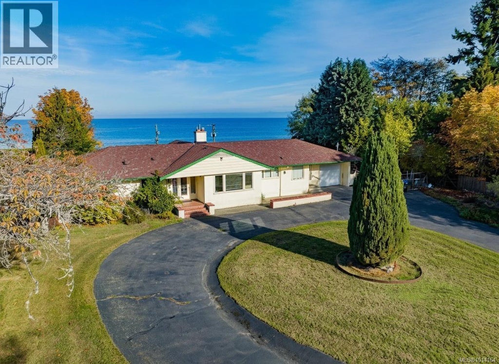 441 Memorial Avenue, Qualicum Beach