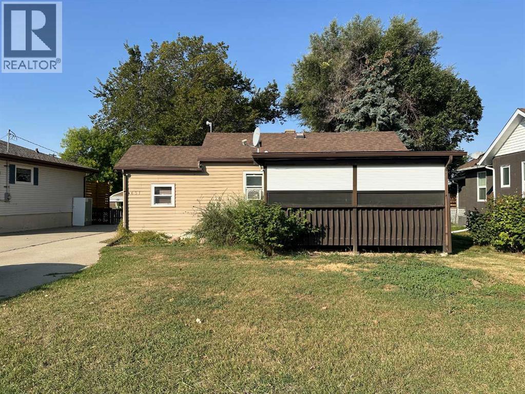 631 6 Street N, Vauxhall