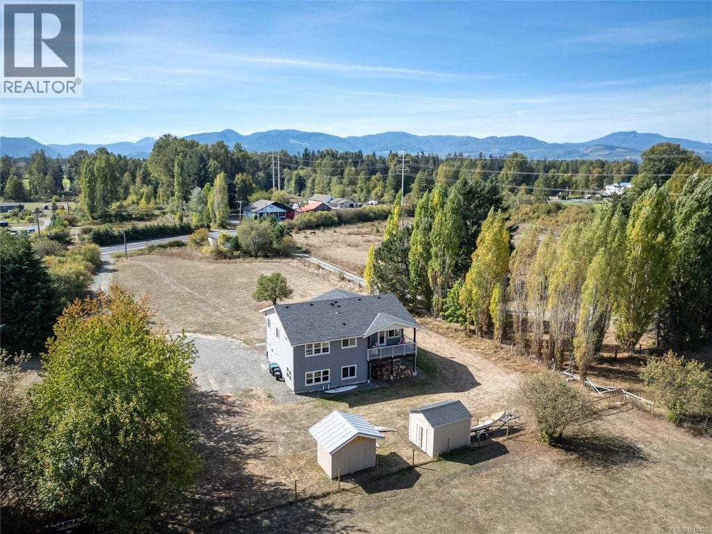 4754 Headquarters Road, Courtenay