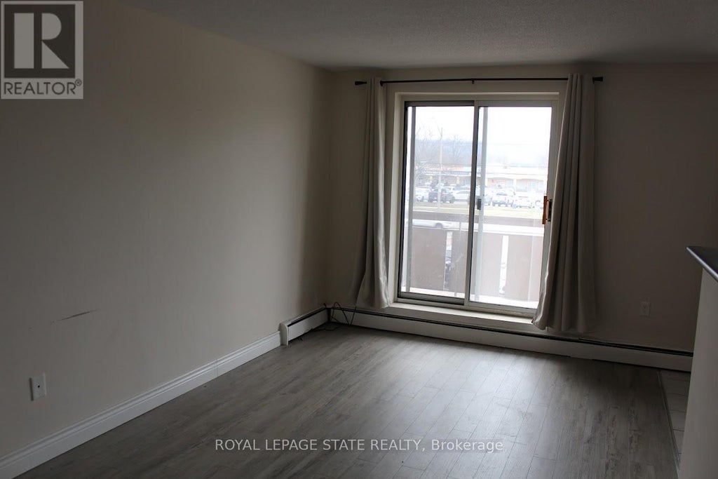 204 - 851 Queenston Road, Hamilton (riverdale)