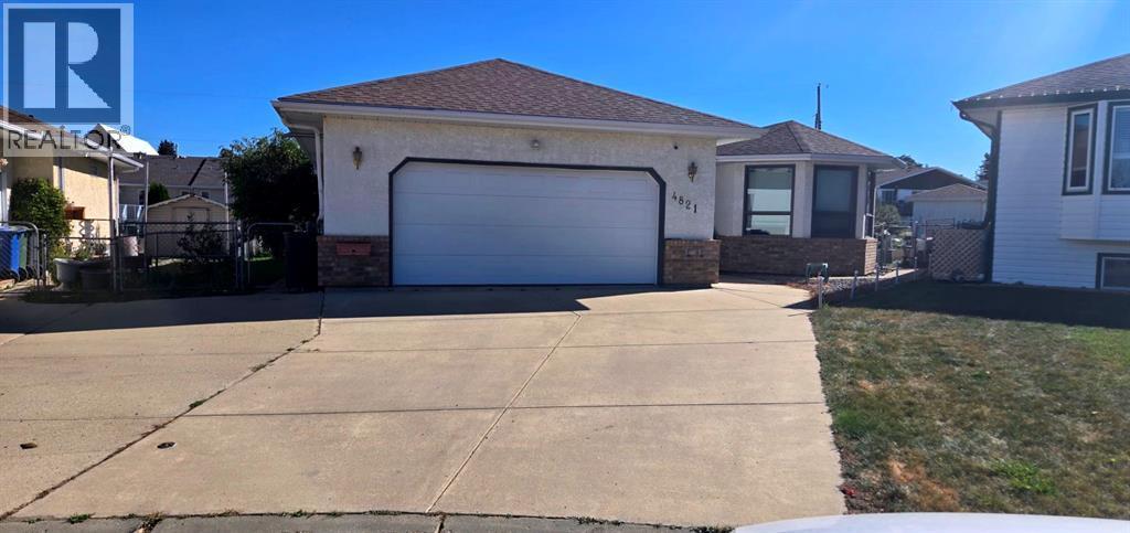 4821 47 Streetclose, Innisfail