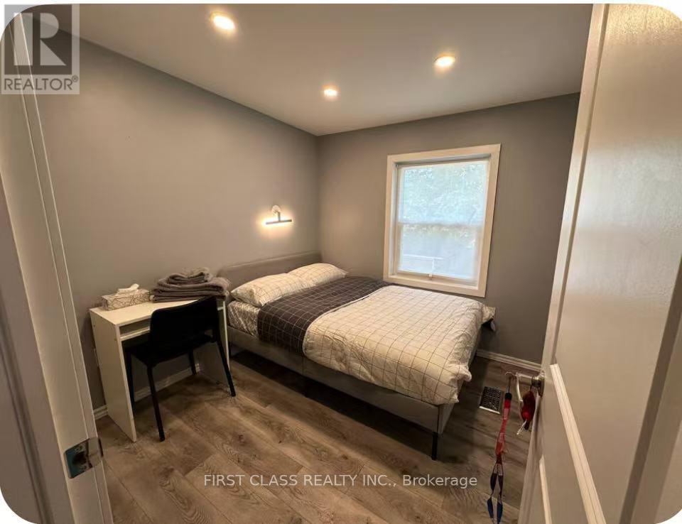 Room On 2nd Flr - 76 Macdonald Street, Toronto (mimico)