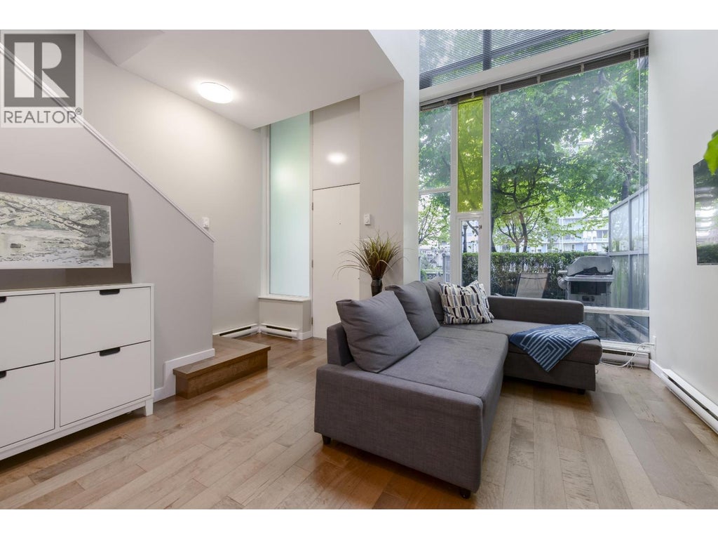 128 Dunsmuir Street, Vancouver