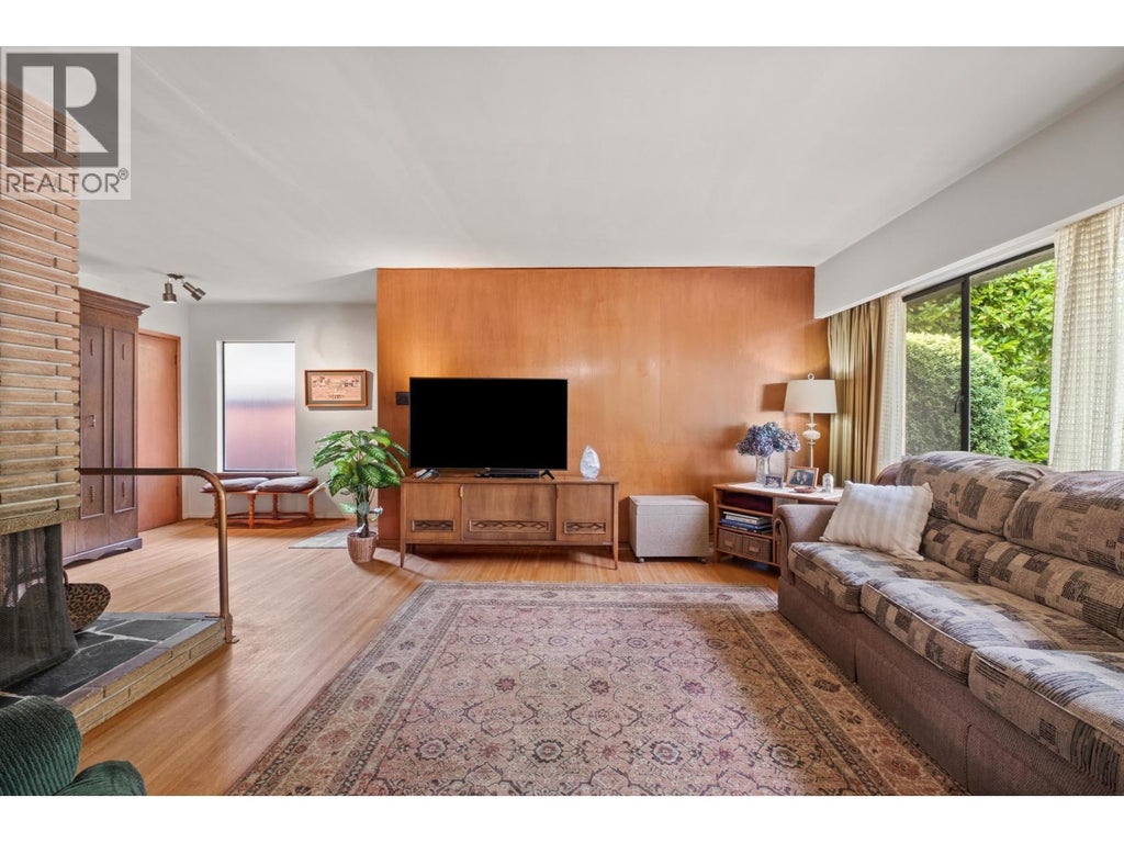 2239 Windridge Drive, North Vancouver