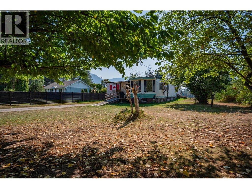 126 100th Street, Castlegar