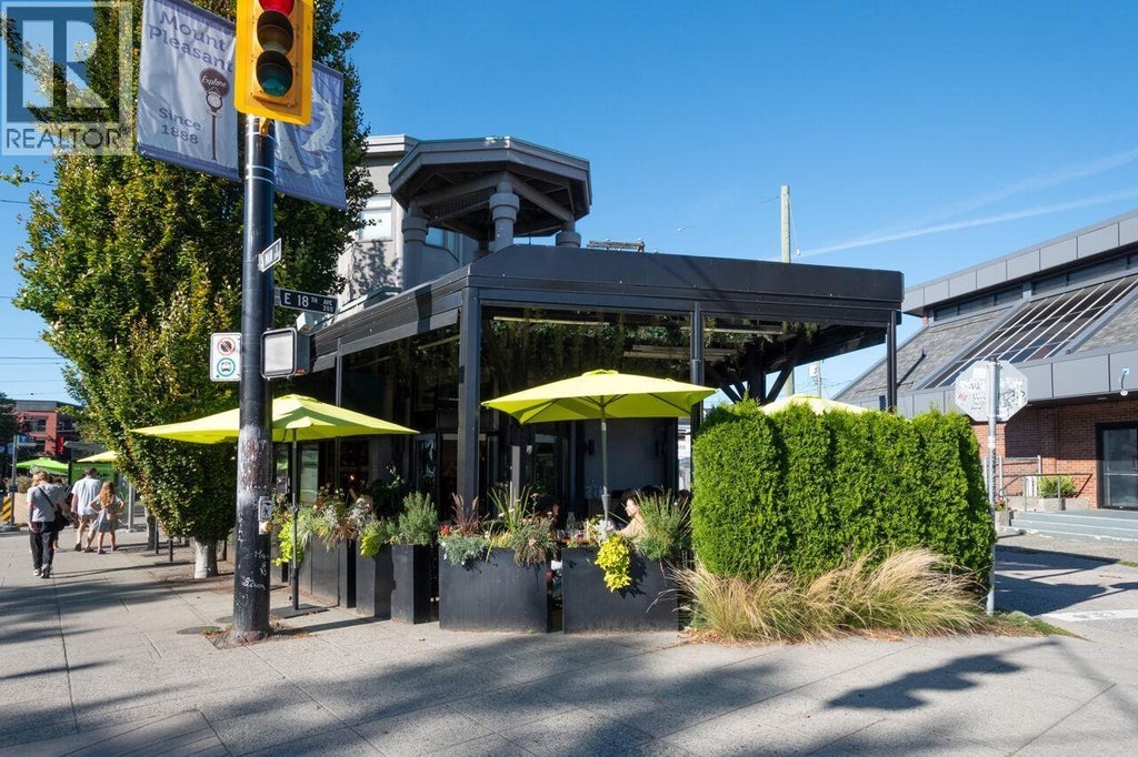 203 3368 Main Street, Vancouver