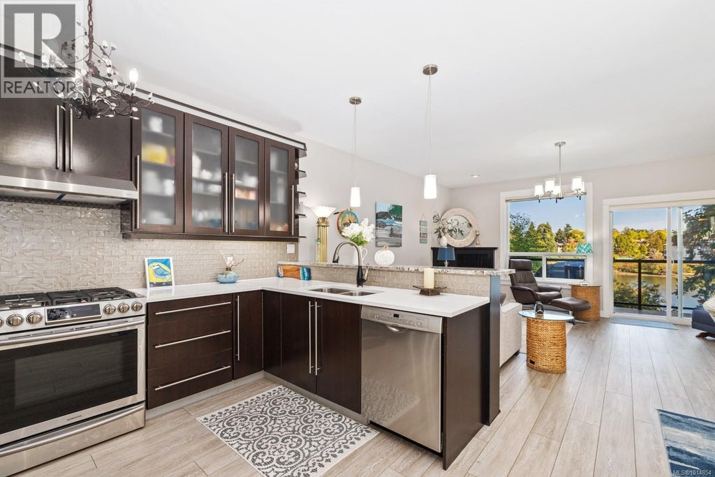 3 1004 Decosta Place, Esquimalt