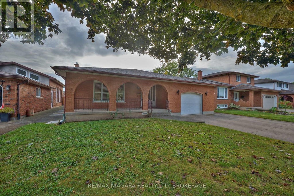 6330 Caledonia Street, Niagara Falls (arad/fallsview)