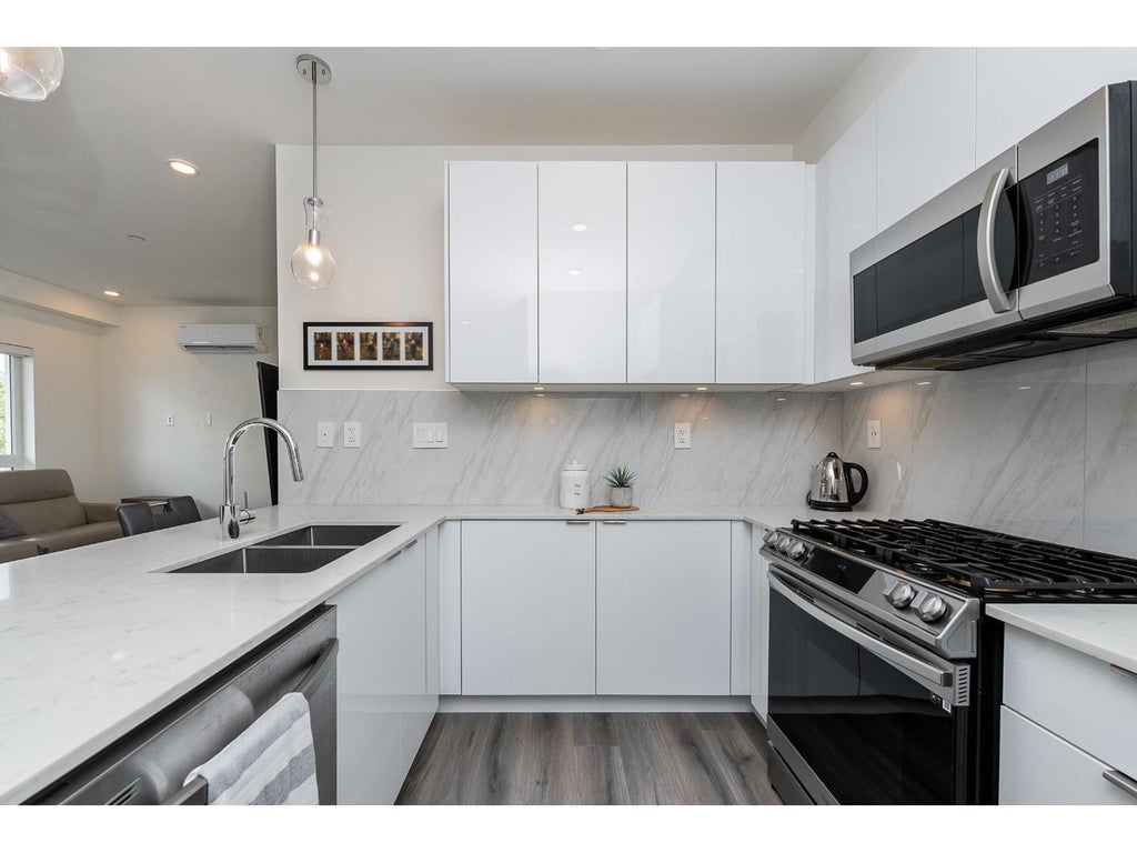 A303 8447 202 Street, Langley