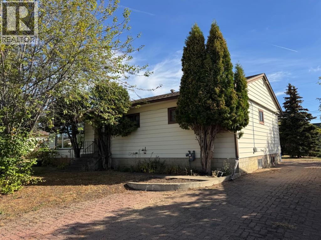 10317 114 Street, Fairview