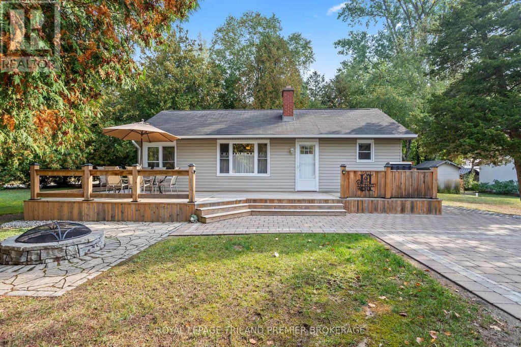 9632 Beachway Drive, Lambton Shores